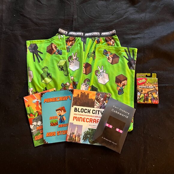 2022 Minecraft  Lounging/Pajama Bottoms W/4 Minecraft Booka & Minecraft UNO - Picture 10 of 10